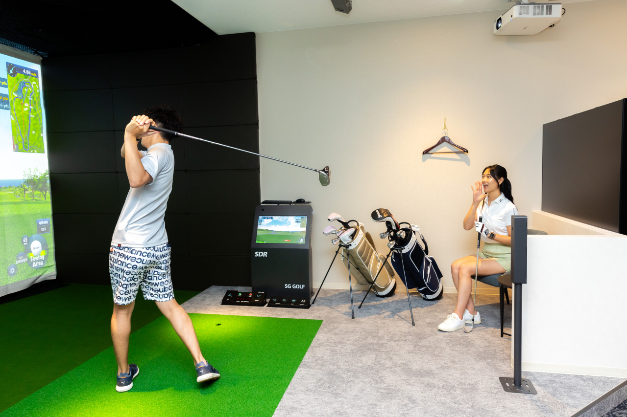 会員制インドアゴルフ場THE GOLF BASEは家族や友人と楽しめます